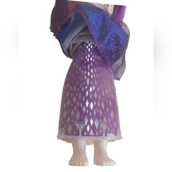 Disney Frozen 2 Into The Unknown Singing 14" Elsa Doll Musical Feature Lights - Picture 8 of 11